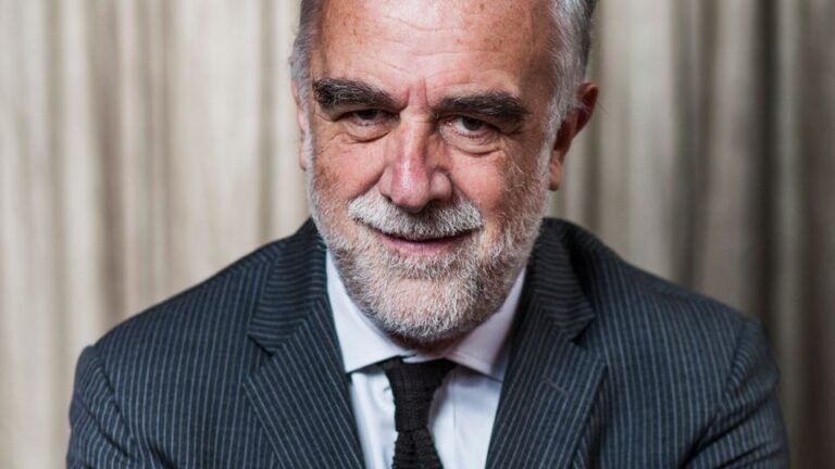 Por qué Woo es considerada una abogada extraordinaria en Argentina 5 abogada argentina en tribunal sonriente