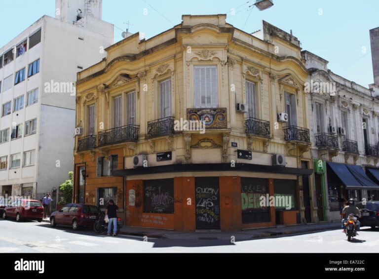 casa historica colonial argentina antigua fachada