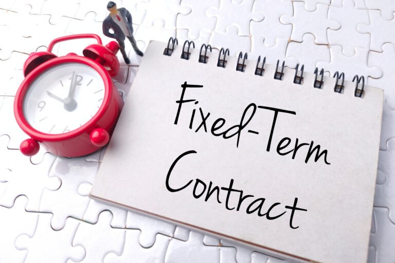 Cuáles Son Ejemplos de Contrato de Trabajo a Plazo Fijo en Argentina 17 contrato laboral firmado con reloj y calendario 1