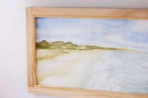 cuadro de madera con marco y vidrio