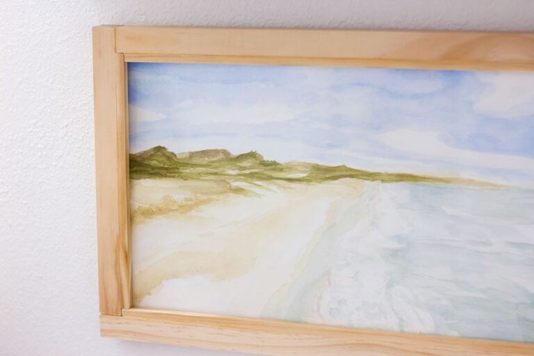 cuadro de madera con marco y vidrio