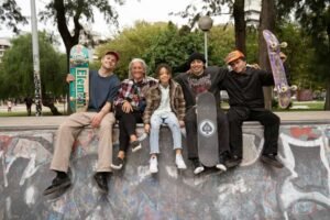 familia argentina en un parque jugando