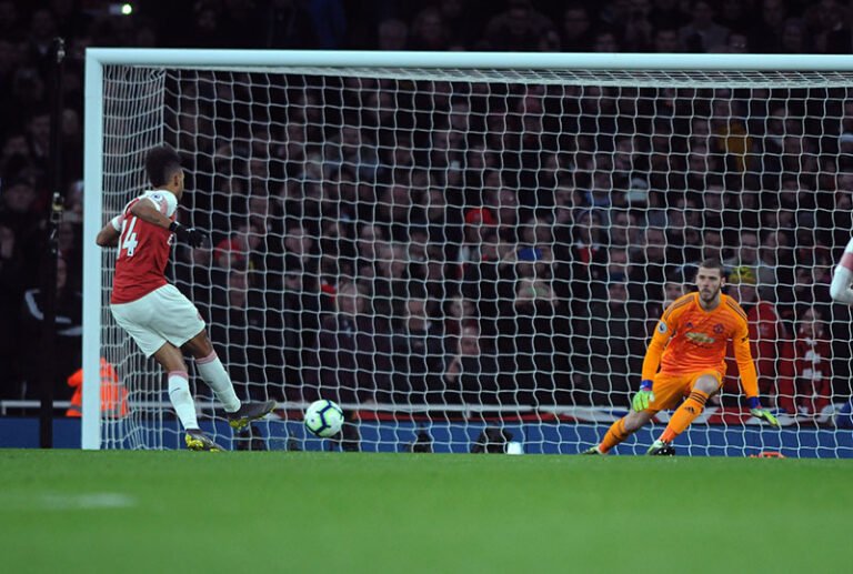 Cuál fue el último penal que definió Argentina en un torneo internacional 2 jugador pateando penal en estadio lleno