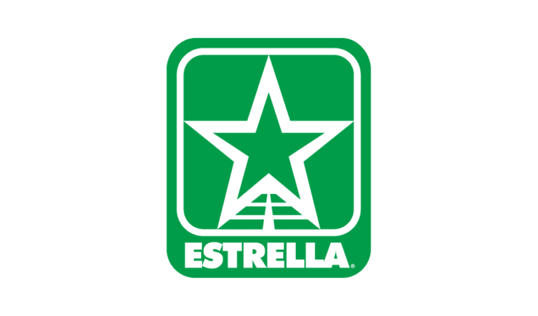 Cómo puedo cobrar el seguro La Estrella de forma rápida y segura 26 mano sosteniendo tarjeta de seguro la estrella