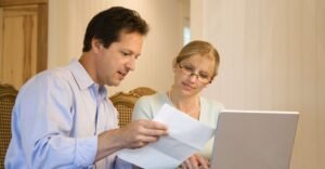 pareja firmando documentos divorcio argentina