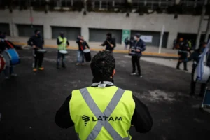 peaje moderno en buenos aires con trabajadores