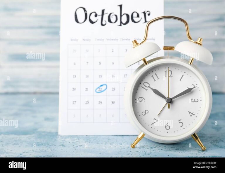 reloj calendario con fecha marcada urgente