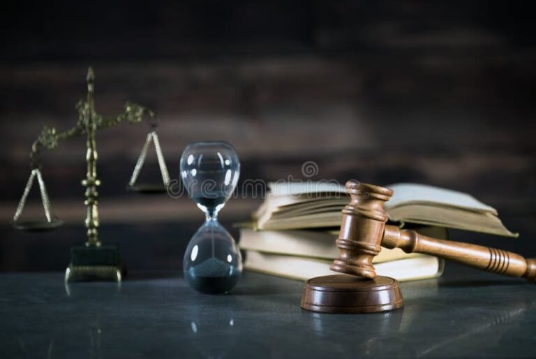 Cuántos años equivale la cadena perpetua en Argentina 2 reloj de arena con fondo de carcel