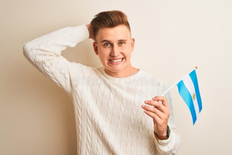 retrato neutro de persona con bandera argentina